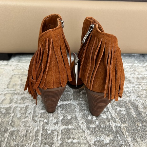 NWT Jessica Simpson Brown Suede Fringe Heeled Bootie Side Zipper in Size 7. - Picture 4 of 5